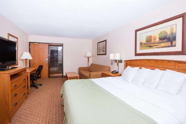 Ramada Tropics Resort & Conf Center by Wyndham Des Moines image 19